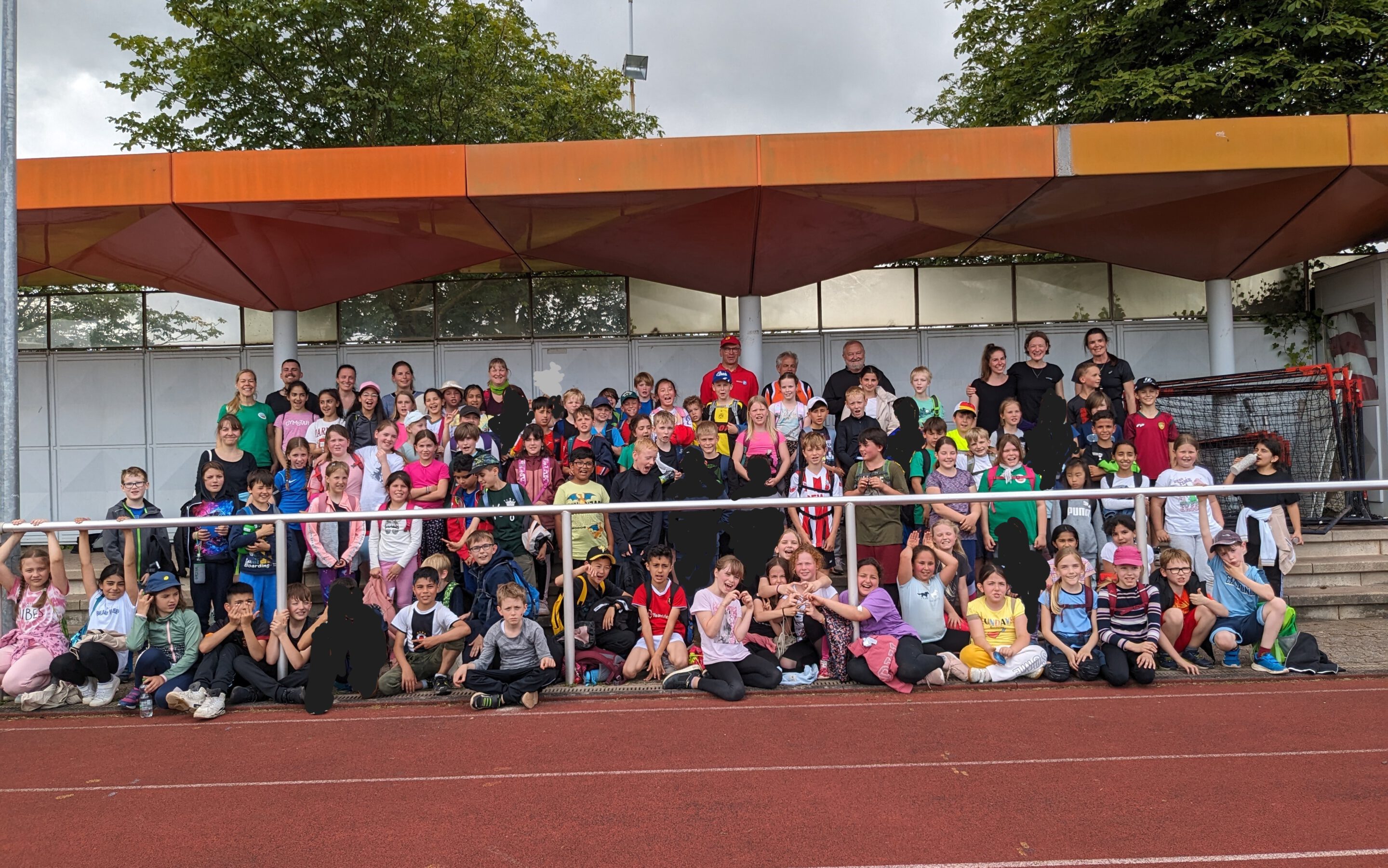 SSV Mitglieder führen 100 Grundschüler mit durch das Sportabzeichen